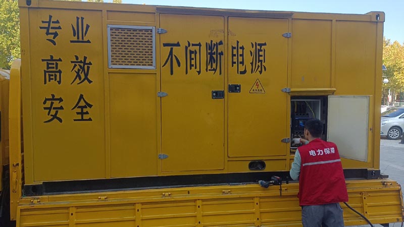 金水柴油发电机组和UPS电源配合使用时，如何避免切换过程中的电力中断？